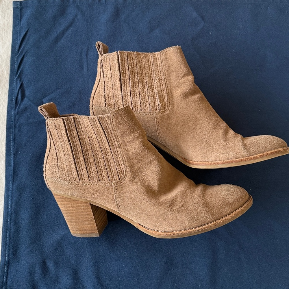 Dolce Vita Tan Suede,  Pull-on Bootie 8 1/2